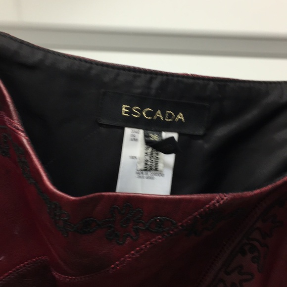 Escada embroidered leather skirt. - Picture 2 of 5